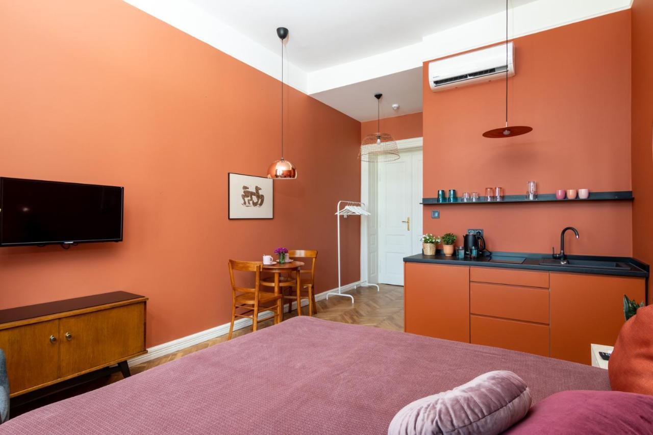 Barbacan Suites - Old Town Apartments - By Upstairs Cracovia Esterno foto
