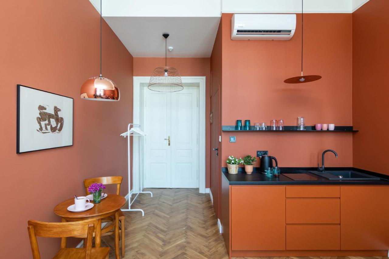 Barbacan Suites - Old Town Apartments - By Upstairs Cracovia Esterno foto