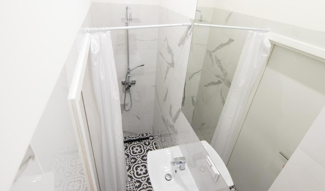 Barbacan Suites - Old Town Apartments - By Upstairs Cracovia Esterno foto