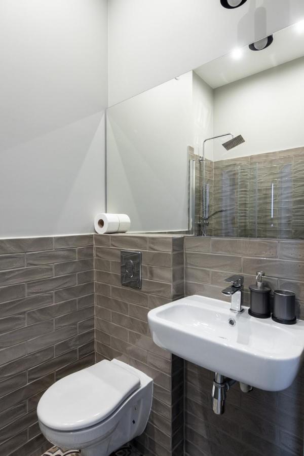 Barbacan Suites - Old Town Apartments - By Upstairs Cracovia Esterno foto