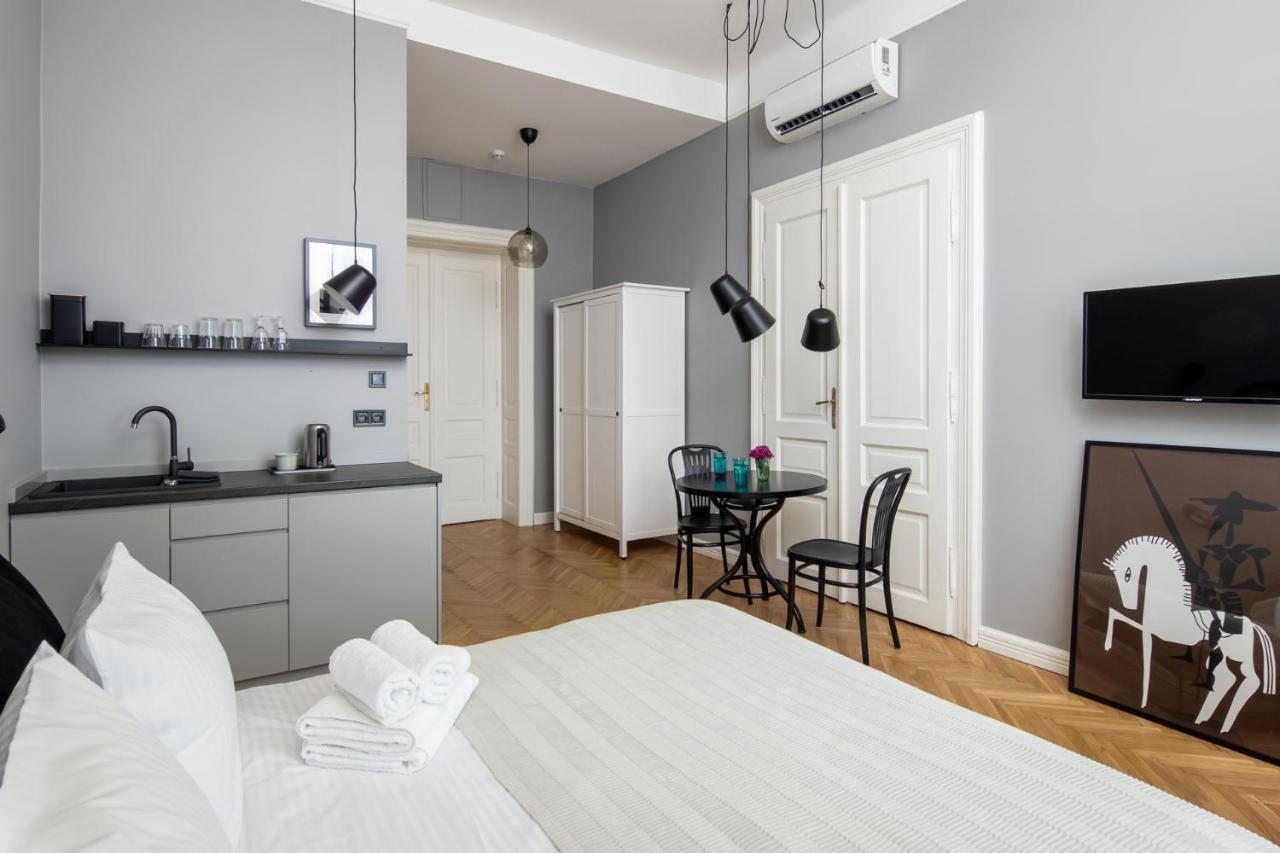 Barbacan Suites - Old Town Apartments - By Upstairs Cracovia Esterno foto